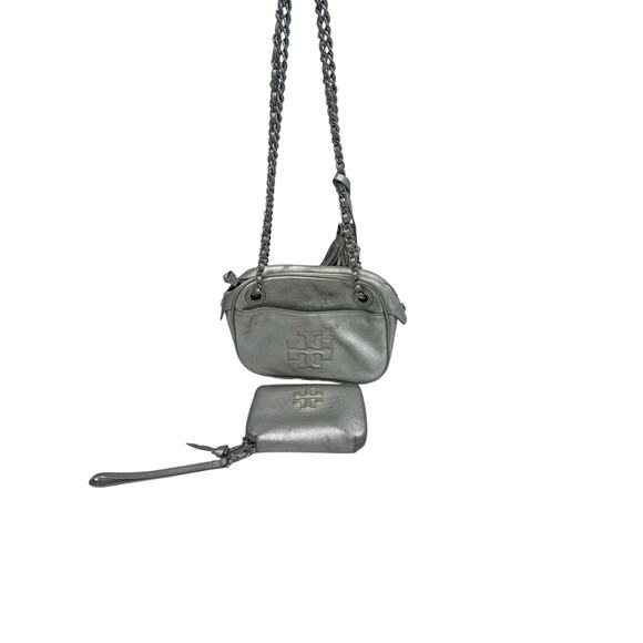 Tory Burch Handbags - Tory Burch Metallic Silver Pebbled Leather Crossbody + Wallet Set